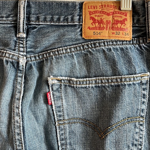 514 Distressed Levi’s Jeans - Picture 3 of 4